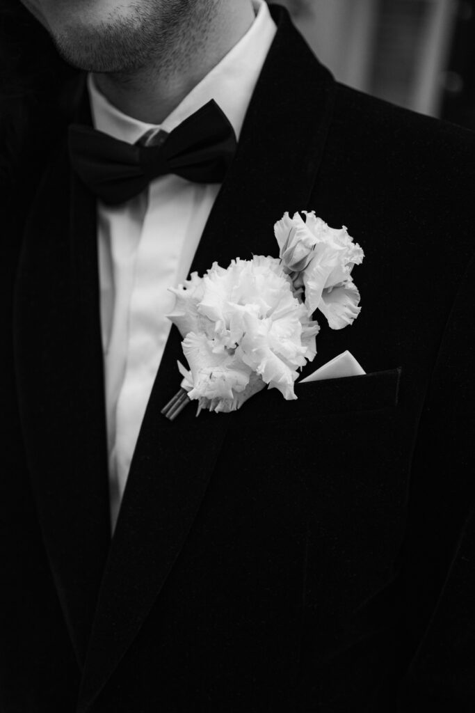 wedding portraits outside salisbury place, behind old marylebone town hall