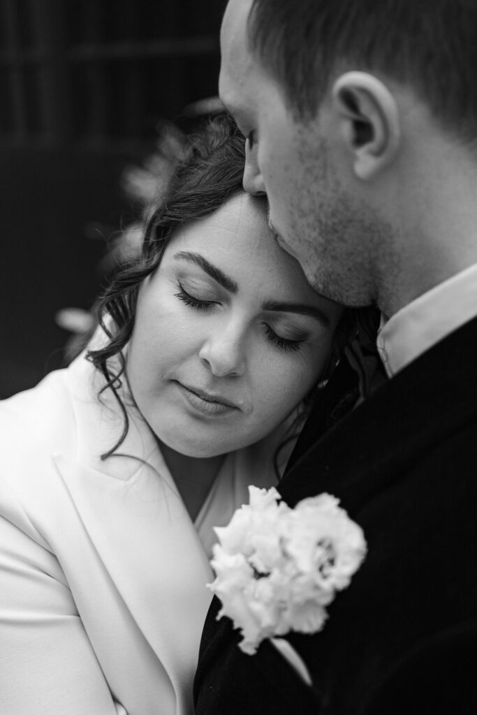 wedding portraits outside salisbury place, behind old marylebone town hall